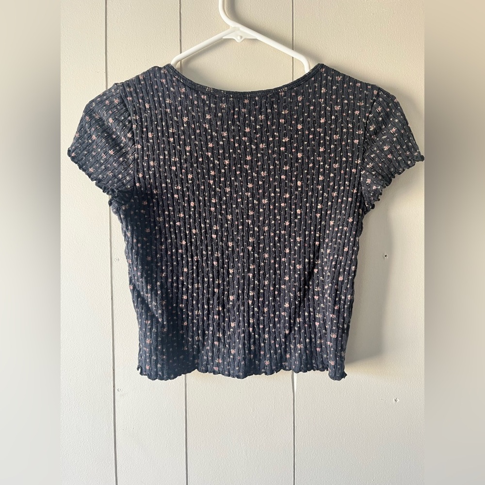 American Eagle Outfitters Black Ribbed Short Sleeve Floral Top Size Small - Picture 4 of 7